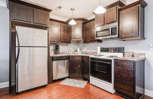 Jeffersonville Apartment | American Pharoah Twin Spires Suite
