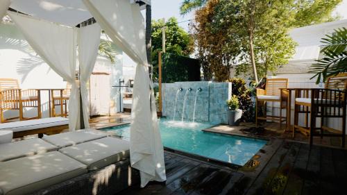 Old Town House | American Shoal Light Suite