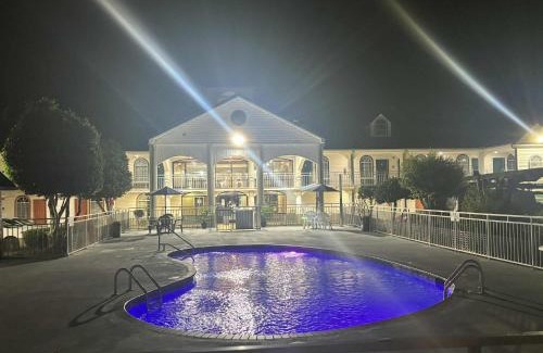 Henderson Hotel | Americana Inn - Henderson