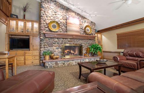 Howard Hotel | AmericInn by Wyndham Green Bay West