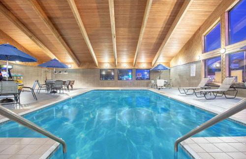 Howard Hotel | AmericInn by Wyndham Green Bay West