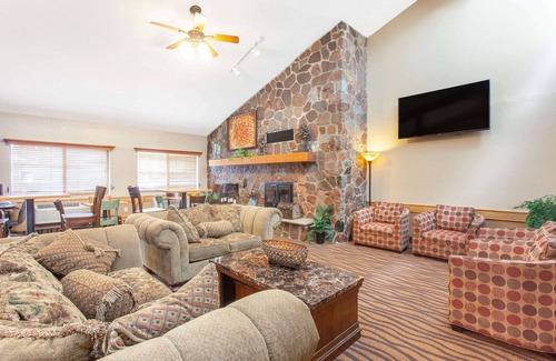 Ham Lake Hotel | AmericInn by Wyndham Ham Lake