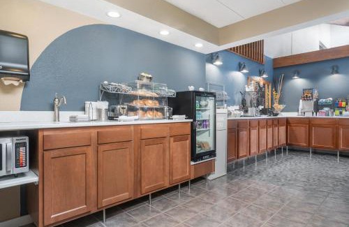 Lake City Hotel | AmericInn by Wyndham Lake City