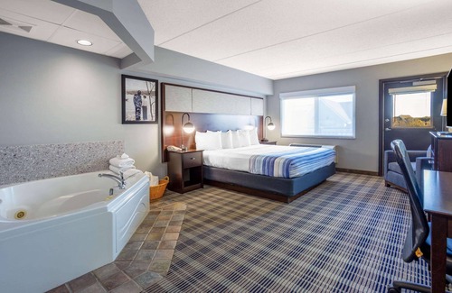 Monona Hotel | AmericInn by Wyndham Madison South