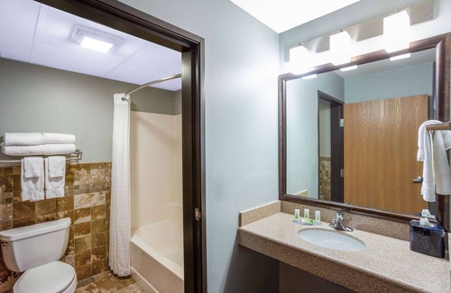 Monona Hotel | AmericInn by Wyndham Madison South