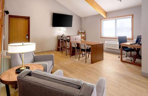 Valley City Hotel | AmericInn by Wyndham Valley City Conference Center