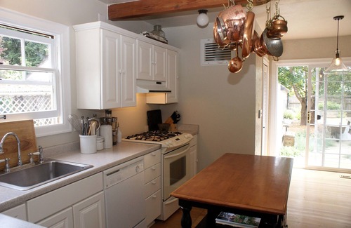Amity House | AMITY WINE COTTAGE – Wonderful Vintage Charm and Décor in Oregon Wine Country