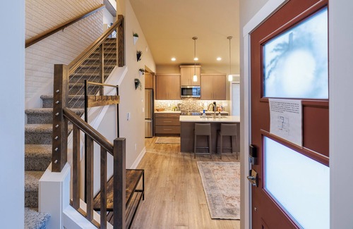 Coeur d'Alene House | Ammon Place Getaway - Modern house, close to Centennial Trail and Riverstone!