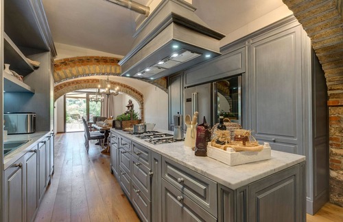 Panzano in Chianti Villa | AMORE RENTALS - Villa Mia with Private Pool, Garden, Terraces and Parking