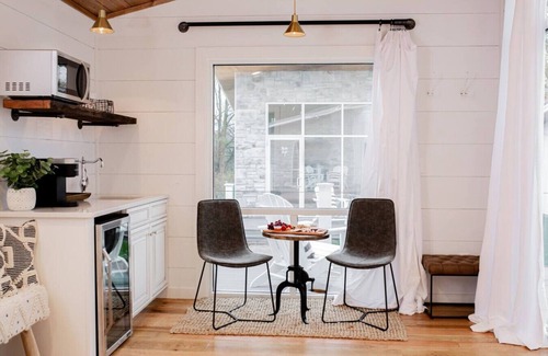 Lake Forest Estates House | Amoureux Suite at Baetje Farms