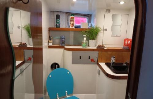 Amsterdam North Boat Rental | Amsterdam Sailboat Retreat