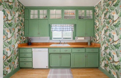 Redding House | Amy's Whinehouse Downtown