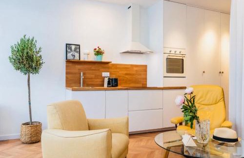 Notre-Dame-des-Champs Apartment | An Attractive Paris Flat near Jardin du Luxembourg