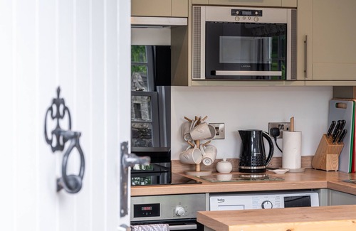 Fremington Cottage | An exceptional holiday home for 6 people & 2 dogs with multi-fuel stove, WiFi & electric car charger