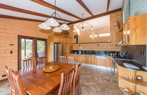 Possum Brush House | An idyllic, secluded luxury house with a panoramic views.