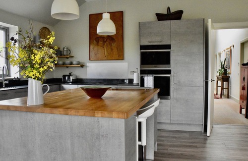 Haddington Cottage | An impressive and unique 3-bedroom cottage in a picturesque countryside setting. Sleeps 6