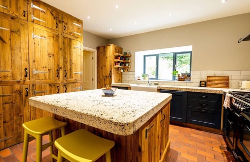 St Dogmaels House | An incredible retreat on the coast for 10, with a beautiful garden