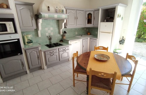 Cabannes Cottage | An Old Mas in Provence, Sun and Swimming Pool