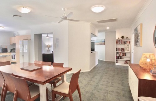 Upper Coomera House | Anaheim Entertainer - Theme Park Central