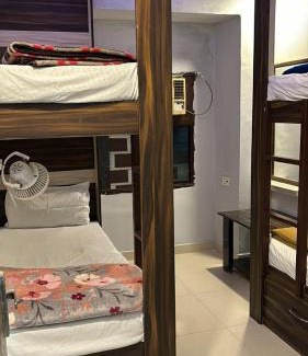 Etah Bed & Breakfast | Anaya Guest House Etah