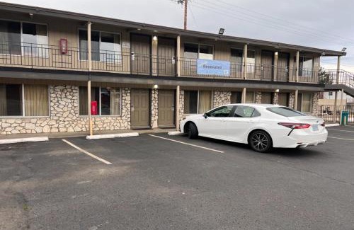 Reedsport Hotel | Anchor Bay Inn near Winchester Bay