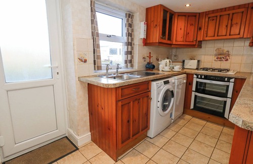 Southwell Cottage | ANCHOR COTTAGE, pet friendly, with a garden in Weston, Portland