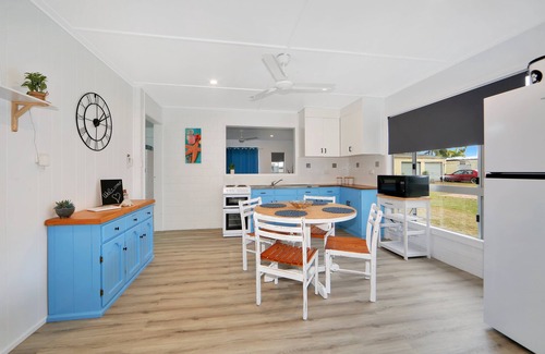 Innes Park Villa | Anchors Away Opposite Beach and Park, Dogs Welcome