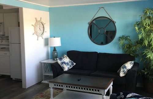 Lake Ozark Condo | ANCHOR’S DOWN CONDO-SMALL COMPLEX LAKE VIEW NEXT TO BAGNELL STRIP