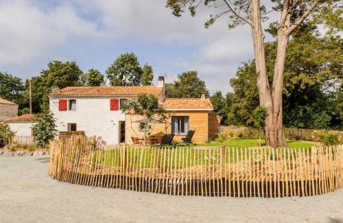 Saint-Colomban House | Ancien corps de ferme rénové avec jardin, terrasse et recharge EV, à 24 km de Nantes - FR-1-306-1282