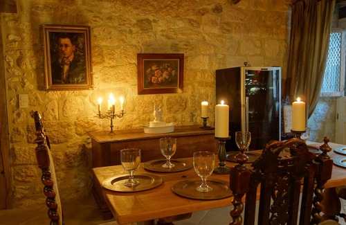 Issigeac Villa | Ancient, fully restored, 13th century medieval village house with garden & patio