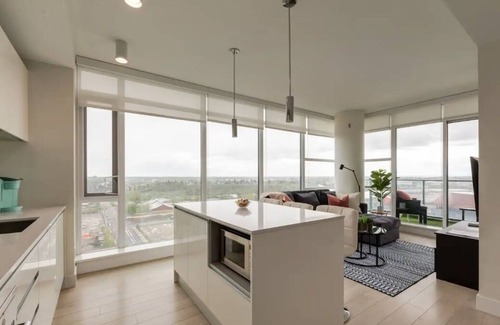 Victoria Park Apartment | Angelite: Modern 2 bdrm downtown apartment with FREE parking, Wi-Fi, great views