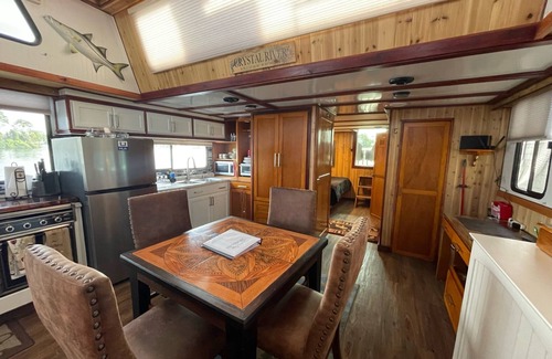 Springs at Kings Bay Boat Rental | Anglers Inn Floating Suite Luxury houseboat— Scallop Kayak Three Sisters Springs