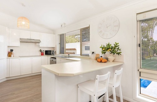 Callala Bay House | Anglesey - Pet Friendly with Pool - 4 Mins Walk to Beach