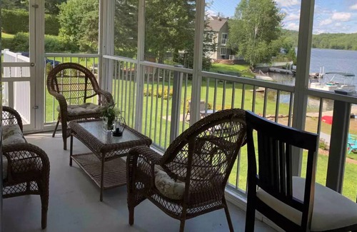 Val-des-Monts Cottage | Anira's beautiful waterfront Cottage on TwinLake with Hot tub