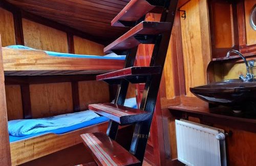 Amsterdam City Centre Boat Rental | Anna Maria II