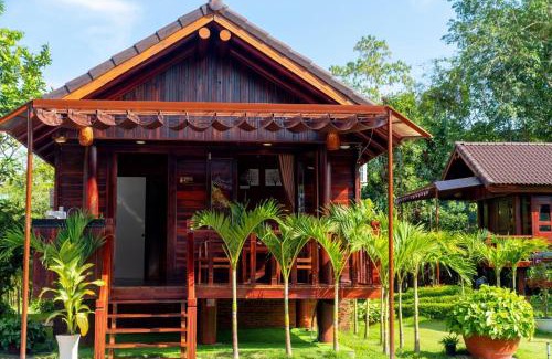 Ong Lang Hotel | Anna Pham Bungalow - Friendly Local