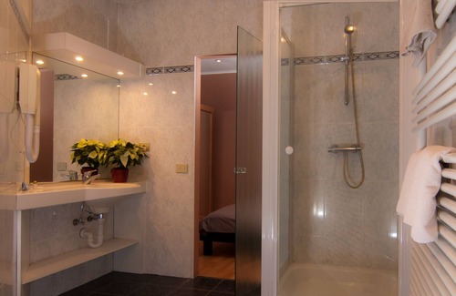 Sint-Eloois-Vijve Hotel | Anna's Place