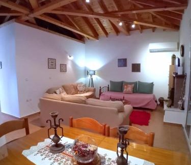 Vamvakou Villa | Anna's Village House in Tsintzina