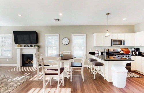 Arundel Cottage | Anne's Adagio An Easy Access Cottage, Pool, Clubhouse, Gym, Trails, MORE
