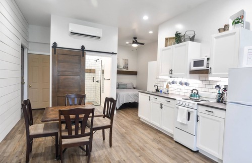 Sugarcreek Apartment | Anniversary Suite with a stunning country setting!