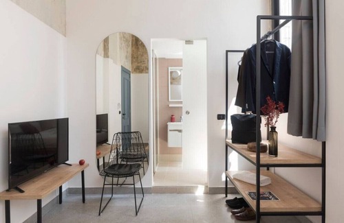 Gemmayzeh Apartment | Anoor 201 Studio in Gemmayze W/24/7 Power
