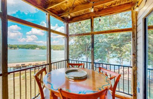 North Shore Apartment | Another Tequila Sunrise