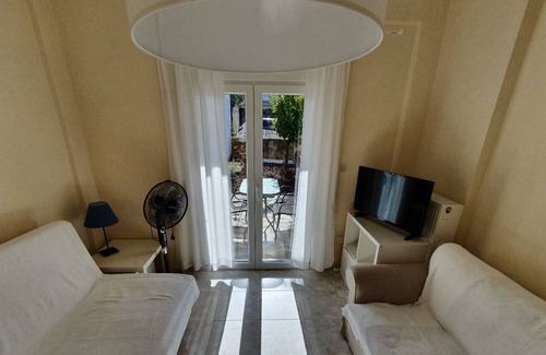 Kallithea House | Anris Dom - A house in a quiet part of the center of Kallithea