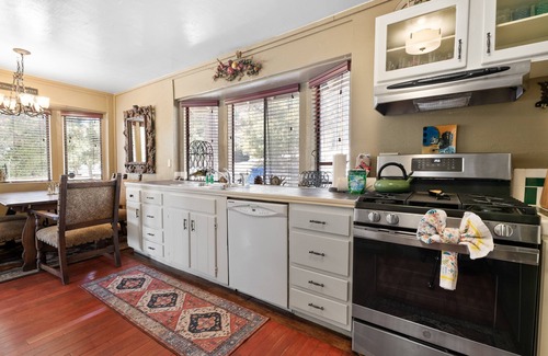 Whispering Forest House | Antelope Retreat - 5BR, Sauna, Foosball Table, Fireplace, Deck, BBQ