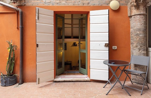 Ferrara Historic Centre Apartment | Antiba House & Sail A small studio apartment nestled in the oldest Ferrara