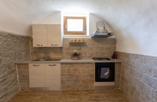 Vesio House | ANTICA CORTE GINEVRA - AP. LANCILLOTTO LAKE OF GARDA