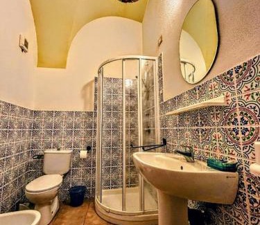 Bosa Historic Centre Hotel | Antica Dimora - Camera con bagno