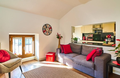 Riva del Garda Apartment | Antico Pozzo Apartment- historical centre- free wi-fi and car park