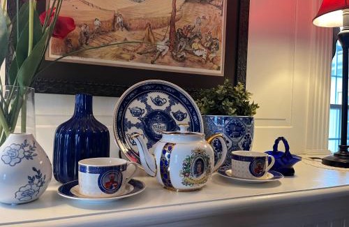 Thompsonville Bed & Breakfast | Antique1242 British Bed & Breakfast