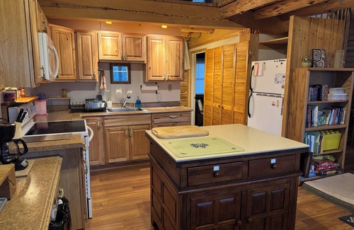 Cebolla Cabin | Apache Mesa Log Cabin Home Near Chama